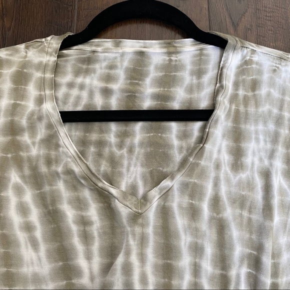 ⛔️SOLD⛔️Tie Dye front tie Shirt - Picture 3 of 5